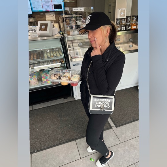 Meet your Posher, Melissa - Picture 1 of 1